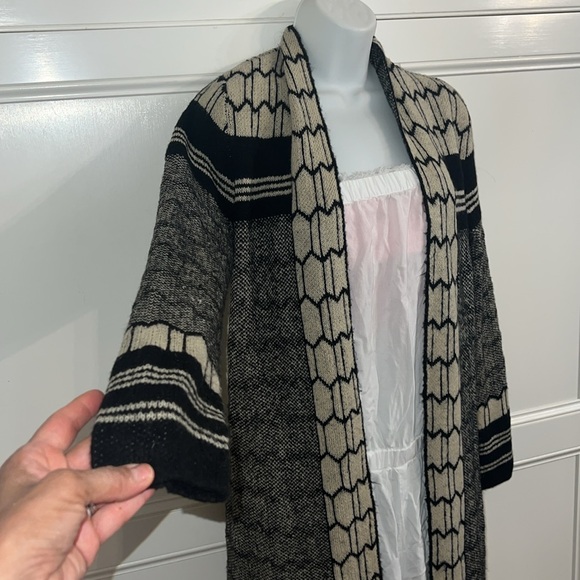 BCBGMAXAZRIA Cardigan 💄💋 - Picture 4 of 10